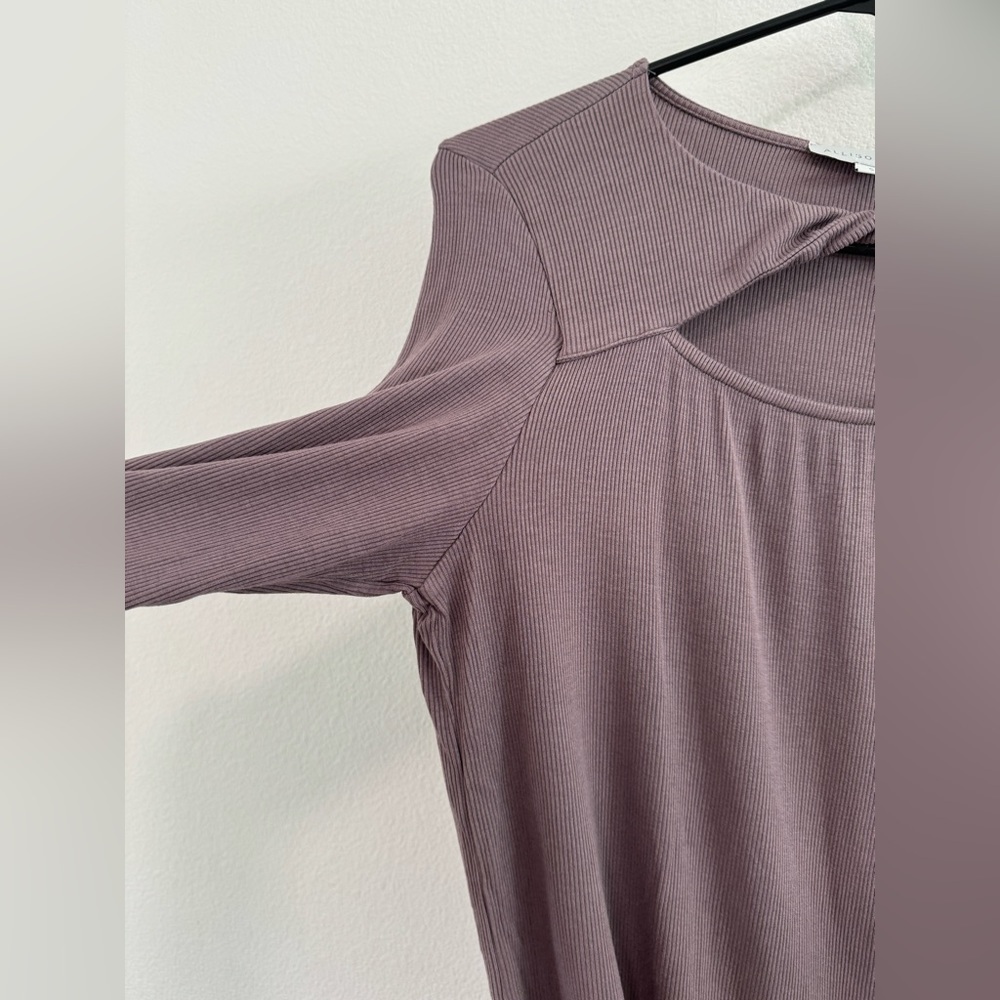 Allison Joy Grey Long Sleeve Twisted Cut Out Ribbed Long Sleeve Top Size Small - Picture 3 of 12